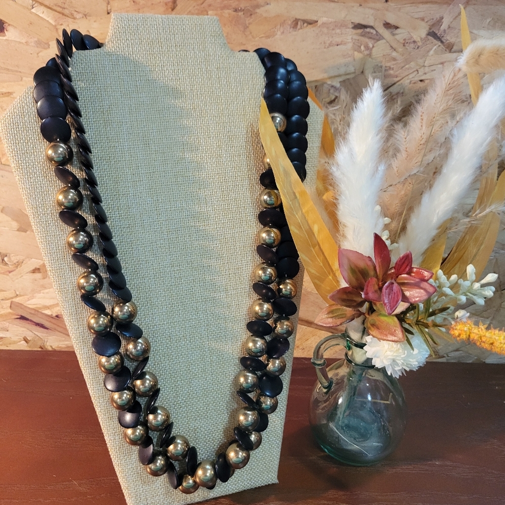 Elegant Black and Gold Beaded Necklace